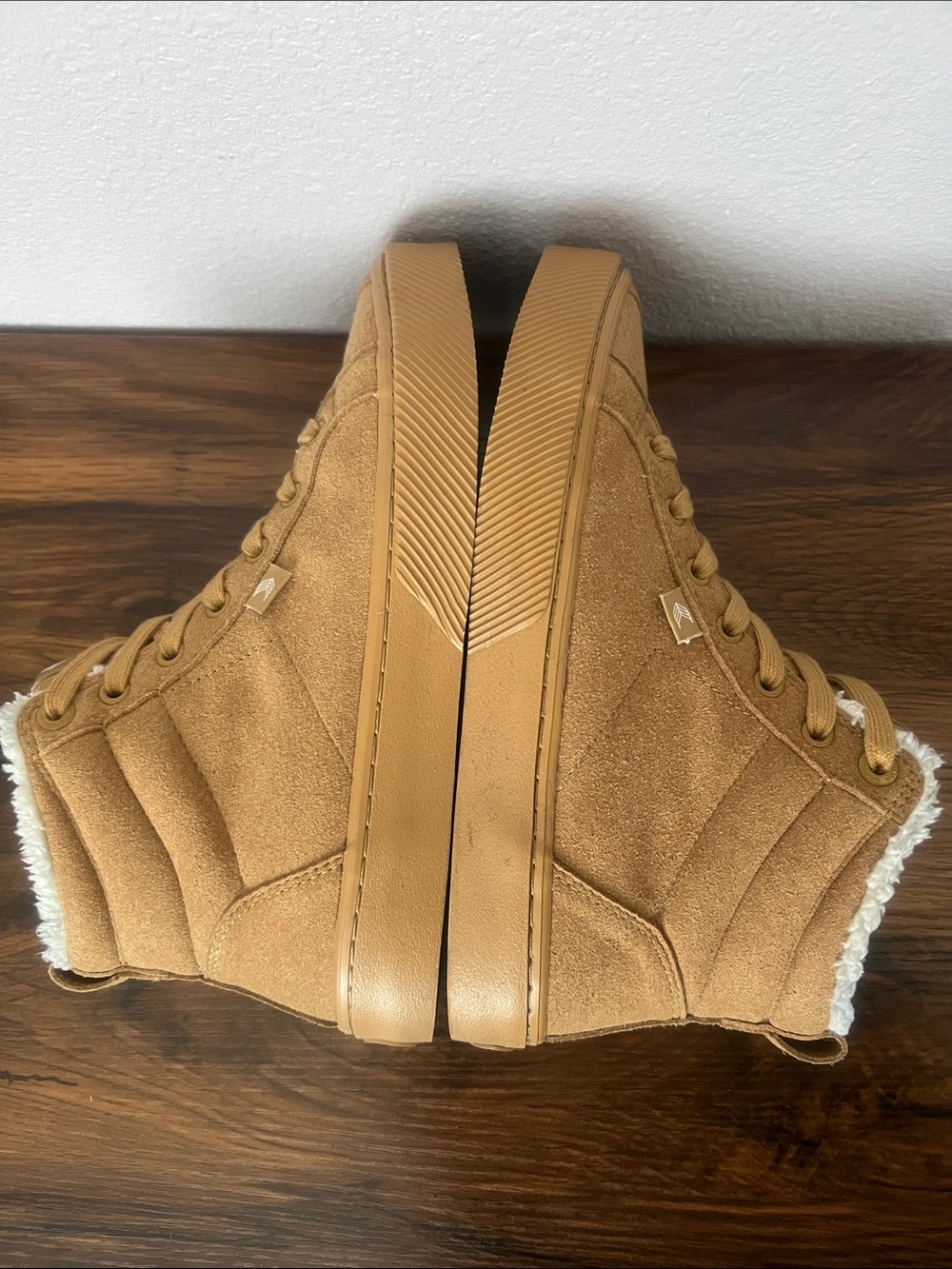 Cariuma OCA Therma Sherpa Lined High Top Sneakers Women's Size 8 Men's Size 6.5 - Picture 5 of 13